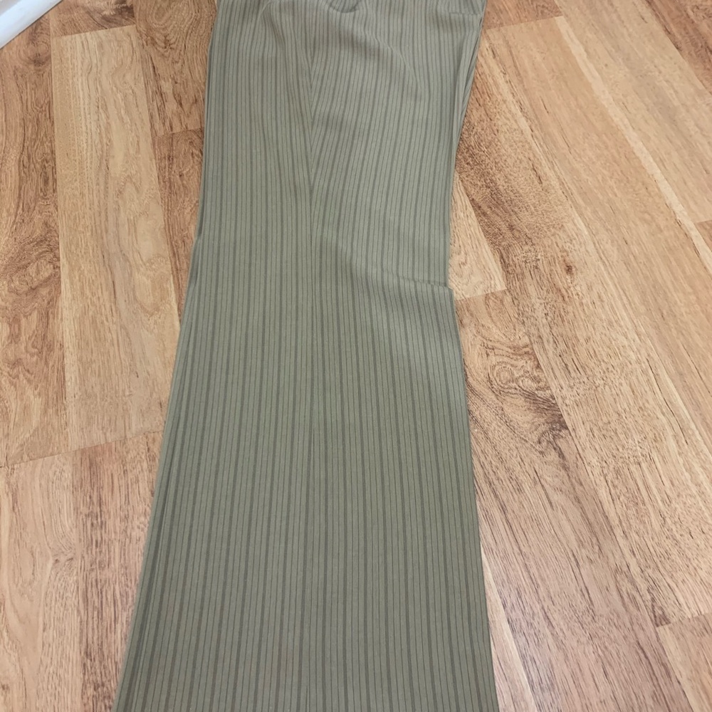 Woman’s suit - Picture 5 of 16